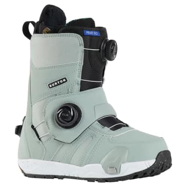 burton felix woman step on snowboard boots