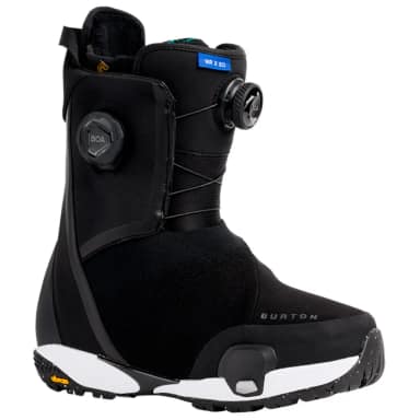 burton waverange x woman step on snowboard boots